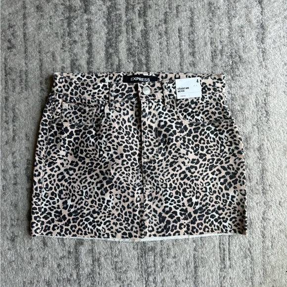 EXPRESS NWT Women’s Leopard Cheetah Print Denim Straight Mini Skirt, Size 4 - Picture 1 of 4